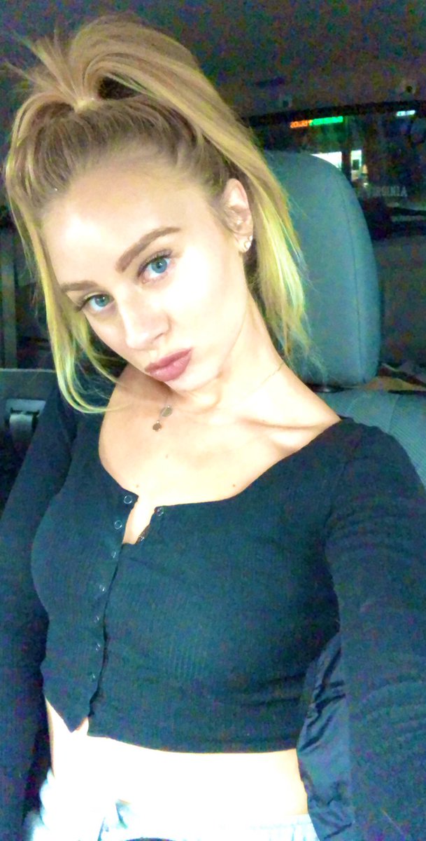 haleygeorgia's tweet photo. Waiting on my @sonicdrivein 🍔❤️ #chesseburger #fries #lonestarmixtape #haleygeorgiacrew #haleygeorgia https://t.co/YY8Ykrn1SC
