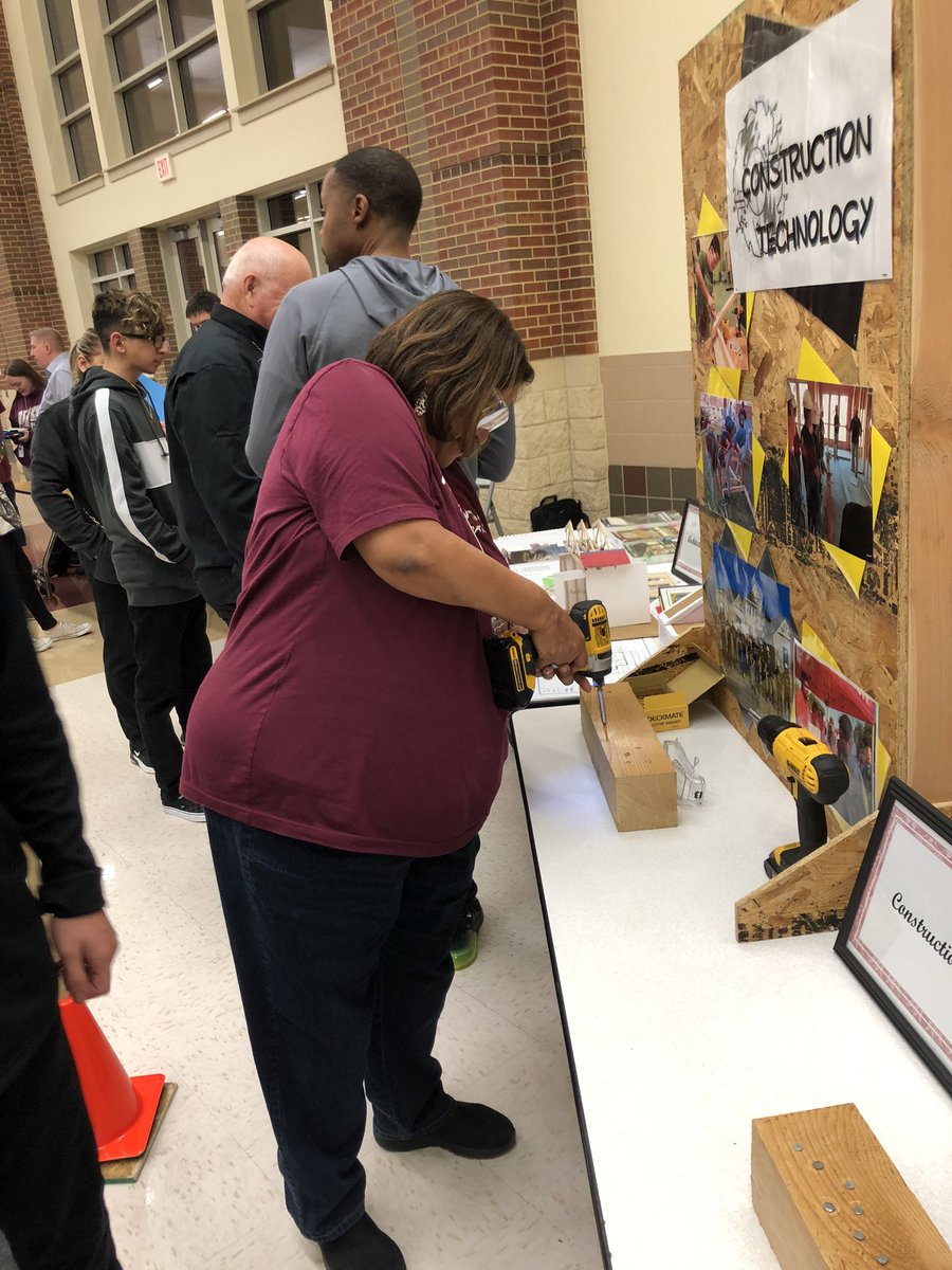 JulieWuerch's tweet photo. Expo Night at ROHS this week was a success! Students and parents were able to ask questions and get to know more about our elective (CTE) classes and talk with their student’s teachers. It was a fun night! https://t.co/qkiDFqtRCJ