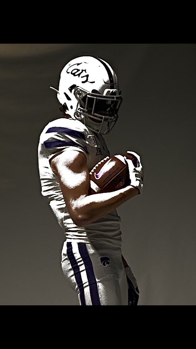 SMalcom8's tweet photo. After a great visit to Kansas State today I am excited to announce I have received a scholarship offer. #KStateFB #GoCats @CoachKli @CoachMessingham @spedbraet https://t.co/TcSNKT4Ff9