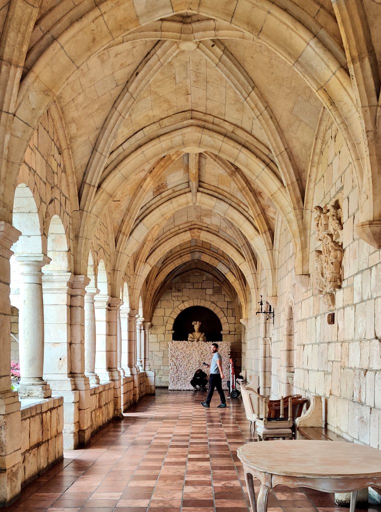 petezin's tweet photo. Los caprichos de Hearst: comprarse (protoexpolio) un Monasterio en España y traerlo a Florida como piezas de Lego para volver a montarlo aquí. #somiami #rosebud #wrhearst #spanishmonastery https://t.co/3li3PtHAOI