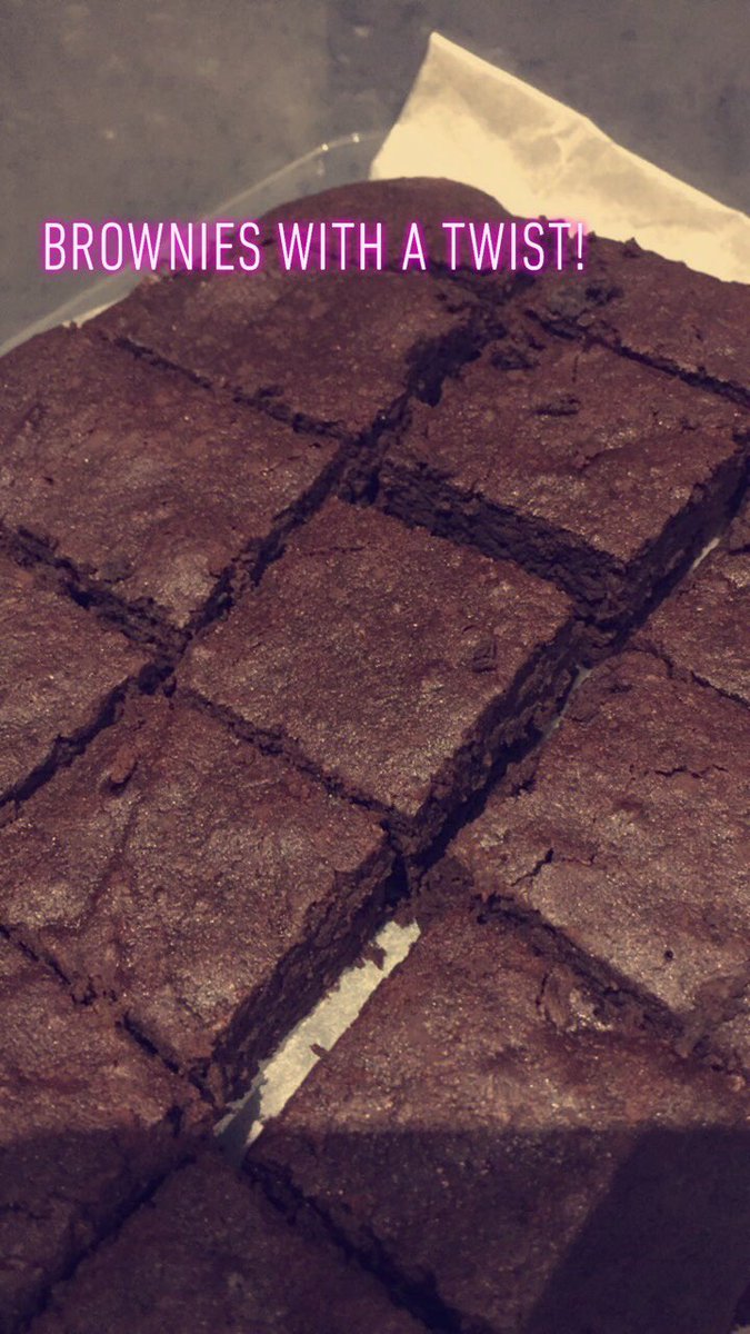 TheKetoRetreat's tweet photo. Been cooking up some treats, I’ve only recently found a passion for baking and I’m proud of my progress so far! #cheesecake #brownies #homemade #ketofriendly #keto #beginner #newpassions 🙏🏻 https://t.co/sdV7EkMopX