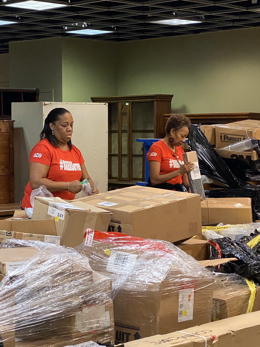 BAHADeltas's tweet photo. #BAHADST joined our sister chapters around the Houston rtoday to close out #FoundersDay Weekend w/ a Day of Service at @Habitat_org Restore &amp; @HoustonFoodBank. Service and impact is just what we do! 💪🏾 #BAHADST #BAHAServes #ServiceInOurHeart #DST1913 https://t.co/j97rEV6otb