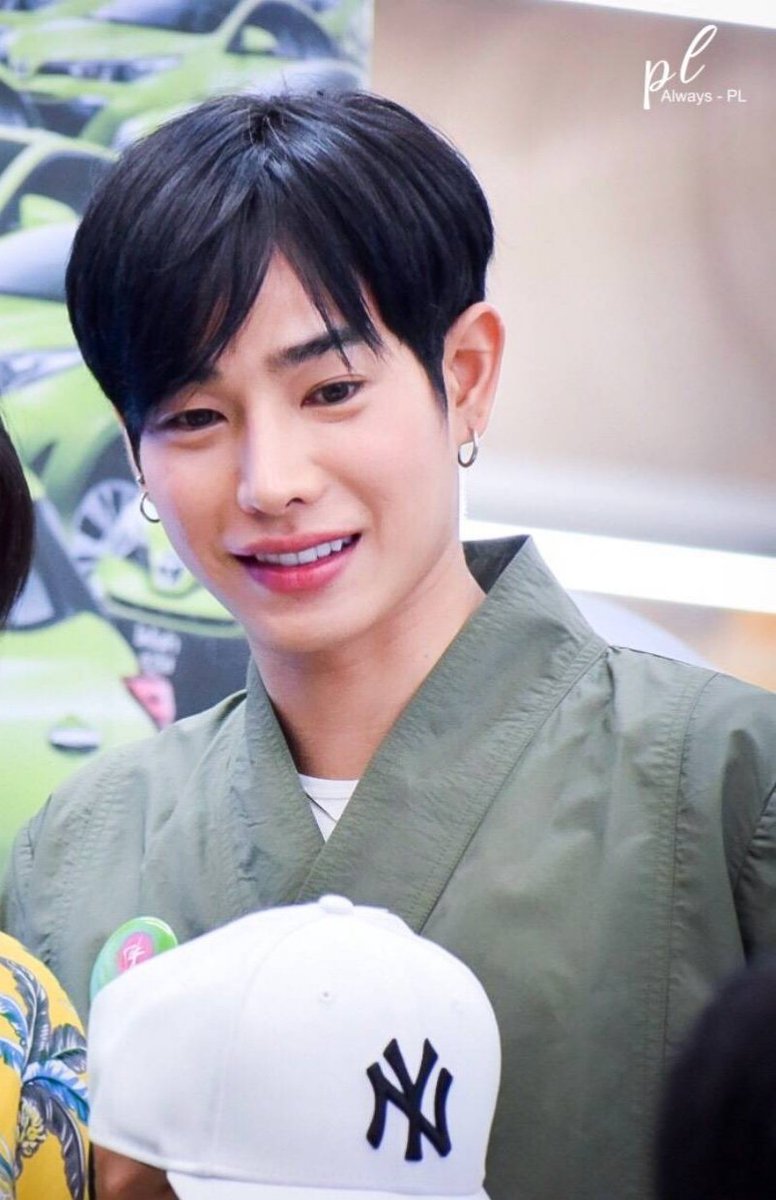white_wink_seal's tweet photo. ❤❤❤ รูปsetนี้ที่จริงมีเยอะมาก ขอบคุณนะคร้าที่น้องกิ๊บถ่ายให้พี่เยอะจริงๆทั้งๆที่ตอนนั้นเราเพิ่งรู้จักกันเอง🙏...พี่เก็บทุกรูปเป็นprivateมานาน...รูปที่น้องถ่ายให้คือความประทับใจในชีวิตพี่เลยนะ ....(เเอบcropเหลือเเต่เฮีย ❤) Always miss u my sis #AlwaysPLp #AlwaysPL ... https://t.co/YbrRmrY9nv
