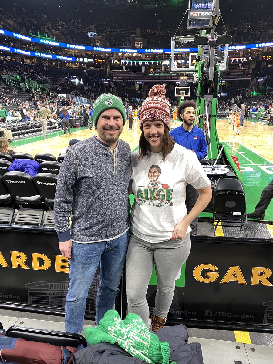 lzapstein's tweet photo. Floor seats!  #BleedGreen https://t.co/t0NaxvNE8R