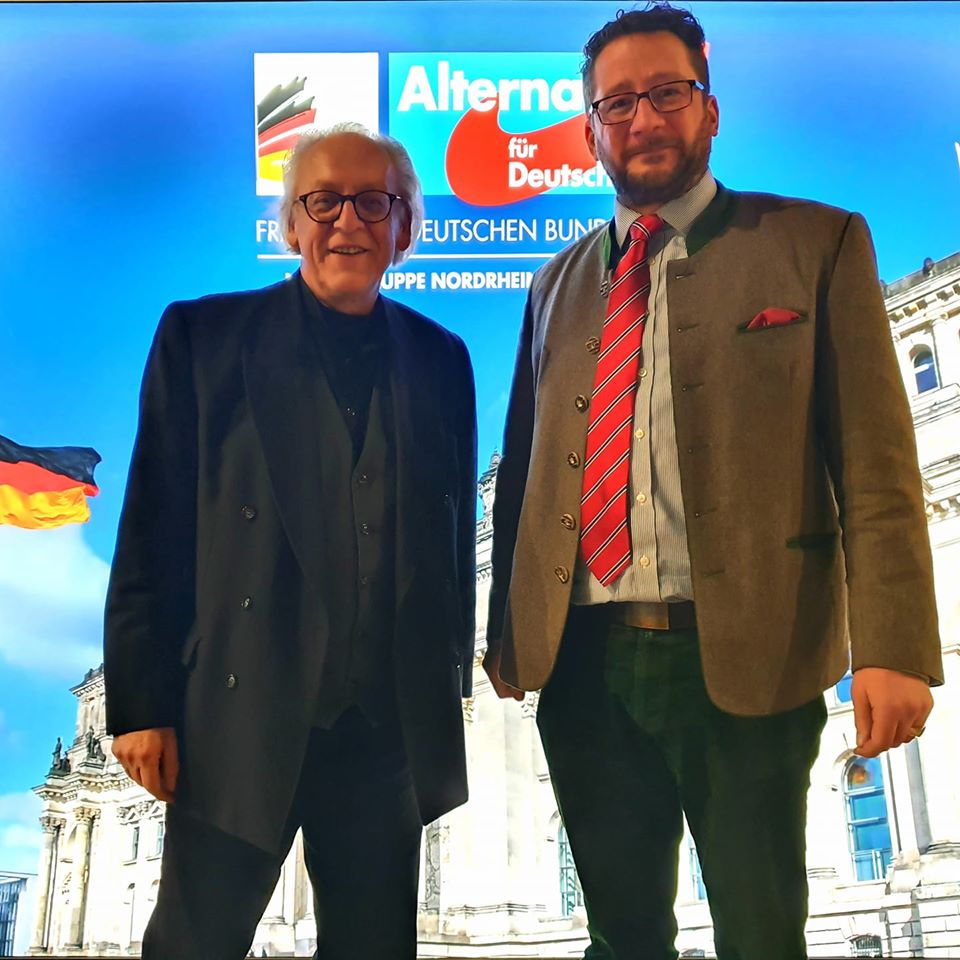Auch Martin #Renner und ich haben auf dem Landesparteitag in #NRW, als Angehörige der #LandesgruppeNRW, die Arbeit unserer Bundestagsfraktion vorgestellt. #Marl #AfD #Landesgruppe #Bundestag  
afd-nrw-im-bundestag.de  facebook.com/ElsnervonGrono…