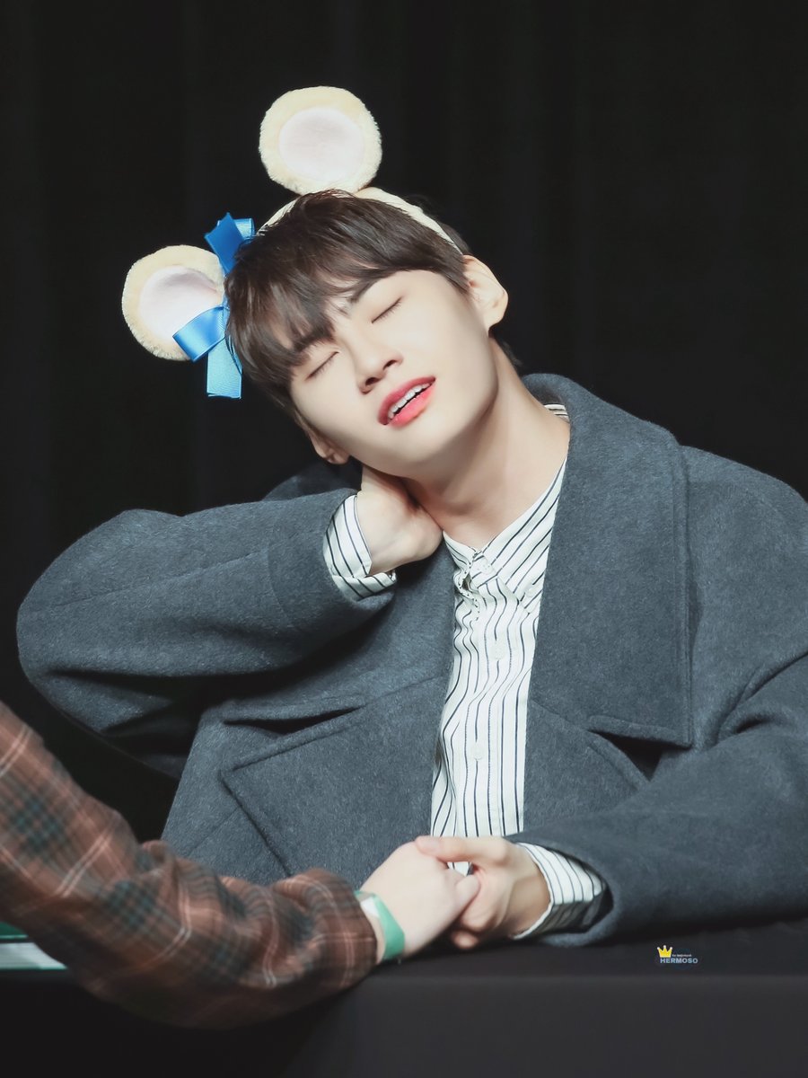 Hermoso_jinhyuk's tweet photo. 200111 화보집온라인팬사

왕대럼쥐는 왜 뒷목을 잡았을까요?
(빌런?? 요청하신 사진 올립니다)

#이진혁 #LEEJINHYUK #李鎮赫 #아기태양  #브이태양 #SOL #I_Like_That #빌런 #VILLAIN #돌아보지마 #FollowMe_and_You https://t.co/COOpZYQ1qz