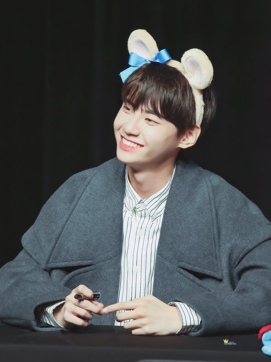 Hermoso_jinhyuk's tweet photo. 200111 화보집온라인팬사

왕대럼쥐는 왜 뒷목을 잡았을까요?
(빌런?? 요청하신 사진 올립니다)

#이진혁 #LEEJINHYUK #李鎮赫 #아기태양  #브이태양 #SOL #I_Like_That #빌런 #VILLAIN #돌아보지마 #FollowMe_and_You https://t.co/COOpZYQ1qz