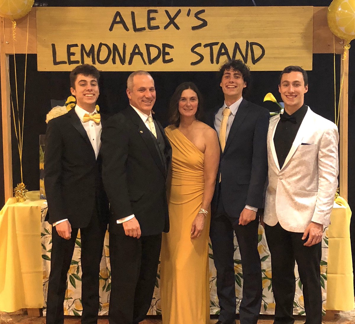 AlexsLemonade's tweet photo. The Scott Family at The 14th Annual #LemonBall 💛🍋🎗 https://t.co/AJsSmljfA5