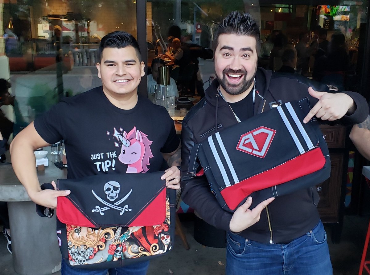 TockCustom's tweet photo. So thrilled to give @AngryJoeShow and @OtherJoe_AJS some custom original #tockcustom messenger bags at #paxsouth
These guys are some of the best in the business, make sure to check them out! https://t.co/pvyJJfleA3