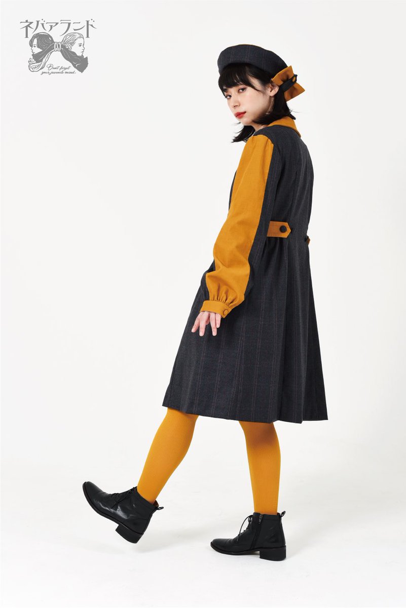 ネバアランド つうはんにて カヌレワンピース ベレ 黄 紺 を発売いたしました ウールの渋めチェックと温もりのあるアンカットコーデュロイの切り替えが楽しい1枚 袖とベルトがポイントです ポケット付きでアウターとしても長くお楽しみ