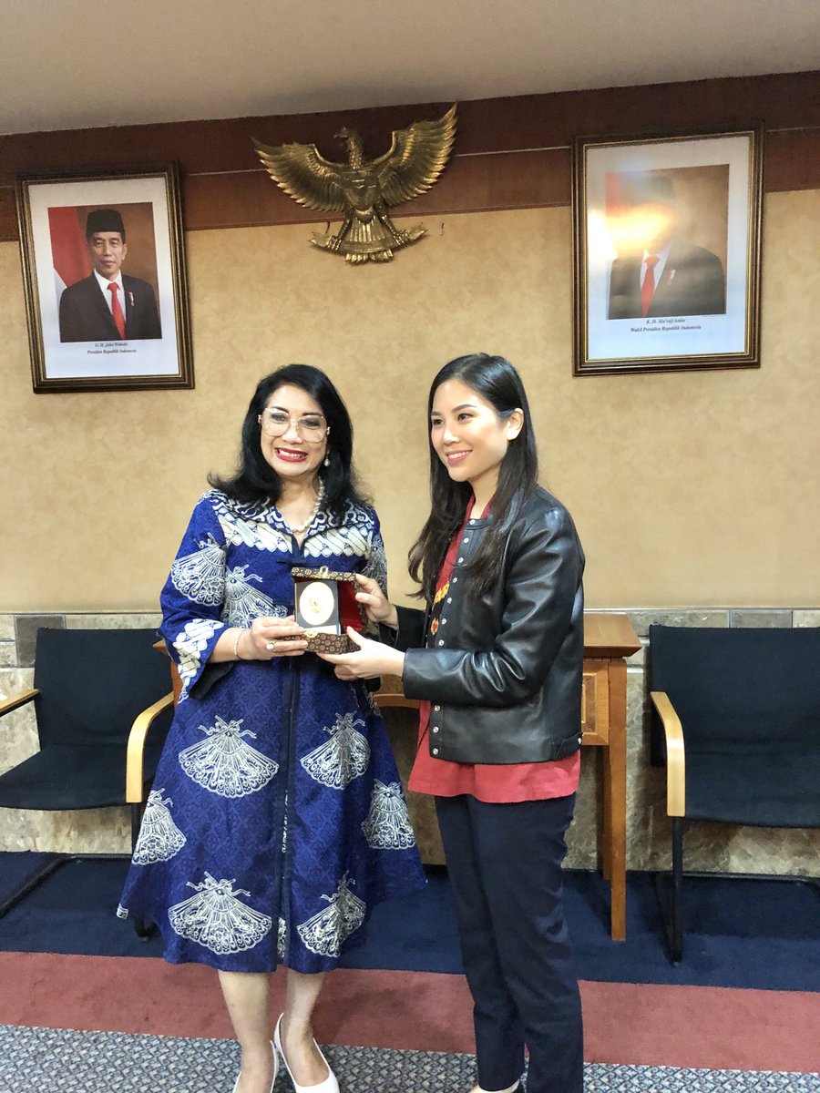 SigitWtj's tweet photo. Accompanying #ViceMinister #Wamen @Parekraf_RI @indtravel receiving CC by HE #DubesRIQuito #Equador & Hr #KonjenRIHouston USA discussing about potential coop w/ those two missions #WonderfulIndonesia #KreatifIndonesia #DBPPII #AsdepRIII #SaptaPesonabldg #17/1/2020 https://t.co/WfxPO9cQtl