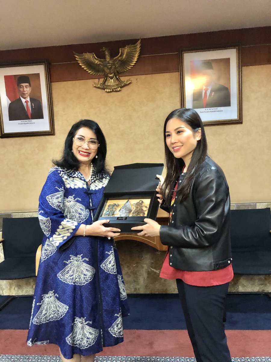 SigitWtj's tweet photo. Accompanying #ViceMinister #Wamen @Parekraf_RI @indtravel receiving CC by HE #DubesRIQuito #Equador & Hr #KonjenRIHouston USA discussing about potential coop w/ those two missions #WonderfulIndonesia #KreatifIndonesia #DBPPII #AsdepRIII #SaptaPesonabldg #17/1/2020 https://t.co/WfxPO9cQtl