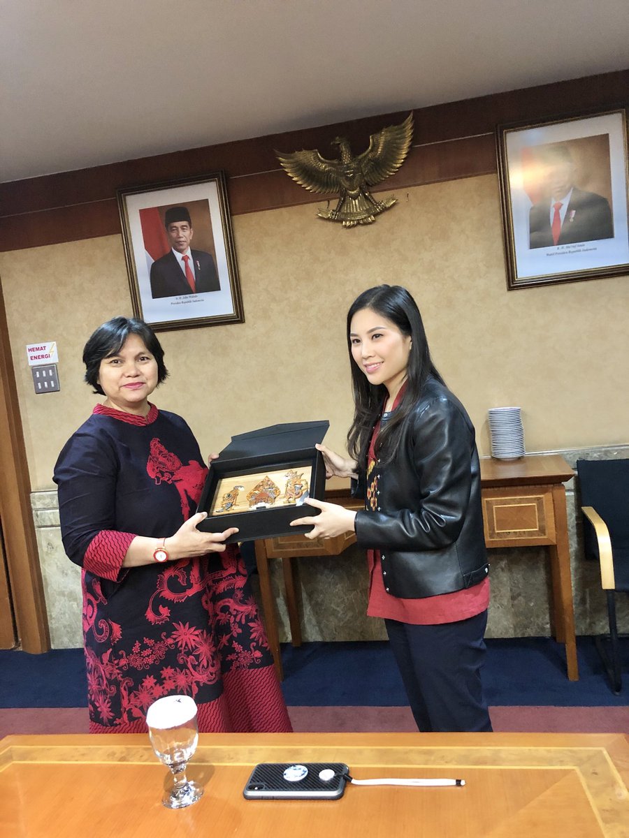 SigitWtj's tweet photo. Accompanying #ViceMinister #Wamen @Parekraf_RI @indtravel receiving CC by HE #DubesRIQuito #Equador & Hr #KonjenRIHouston USA discussing about potential coop w/ those two missions #WonderfulIndonesia #KreatifIndonesia #DBPPII #AsdepRIII #SaptaPesonabldg #17/1/2020 https://t.co/WfxPO9cQtl