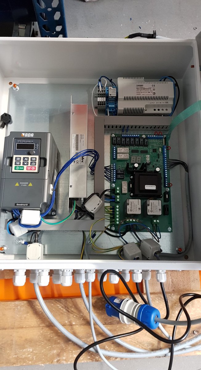 RDAbv's tweet photo. Weer een oplossing op maat! 💪 #industriedeur #deurbeturing #rda #doorcontrol #doors #accescontrol https://t.co/3UfgwM7nHJ
