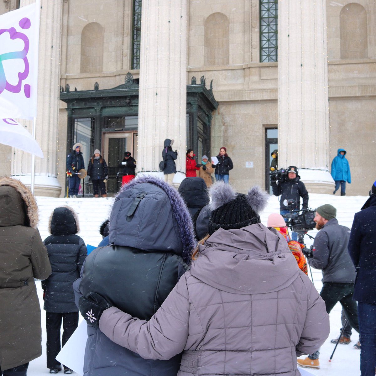 ManitobaGreens's tweet photo. Equality is one of the CORE values of our party.♀

We are proud to march alongside women and allies around the world to #MarchForOurHumanRights!

Thank you to the organizers at @WinnipegMarch ✊🏻✊🏼✊🏽✊🏾✊🏿 https://t.co/Zxyoyy8DLQ