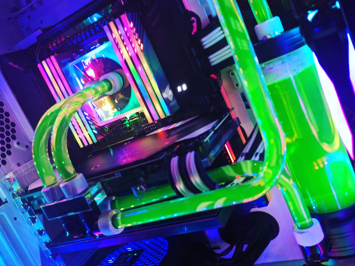 ModMyMods's tweet photo. A closer look at the guts of the build by our good friend @duality92 at @moddersinc
On display at the @AorusOfficial during CES2020
#CustomBuild #custompc #Customsetup #watercooledRAM #Tt #RAM #customcolor #AORUS #ThermalTake #Liquidcooling #Watercooled #RTX #RTXon #moddersinc https://t.co/Kg5Tw69DRf