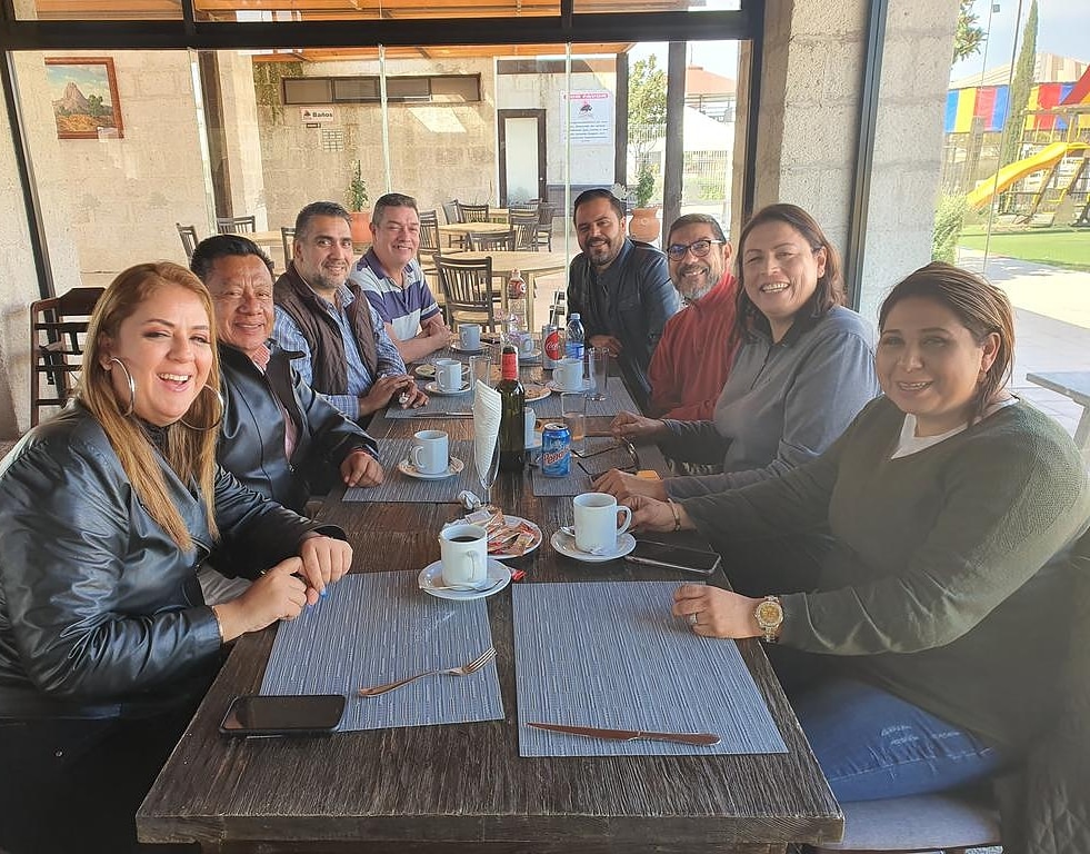 ancoturlgbtmx's tweet photo. Ya de regreso a casa con varios acuerdos y proyectos en puerta. Se está gastando el Primer Cluster Turístico LGBT de Querétaro 🏳️‍🌈 
Para impulsar el Comercio Servicio y Turísmo en México gracias @Primera_Plus aliado de la Asociación Nacional de Comercio y Turísmo LGBT de México https://t.co/6wMO8VVvXH