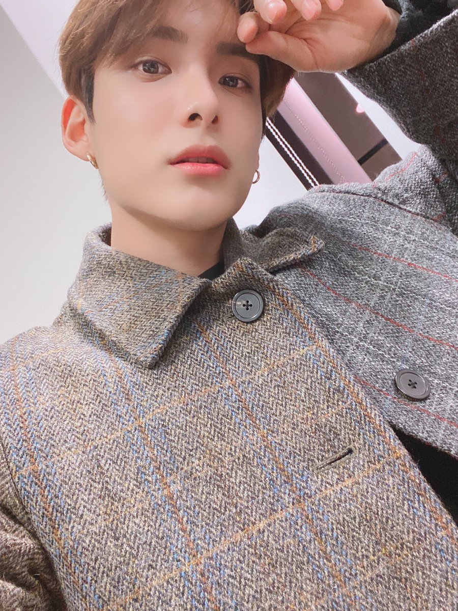 official_ACE7's tweet photo. [#에이스_준]
우리 초이들 점심 맛있게 먹었어요~?  벌써 이번 주가 다 갔어요 😭
마지막 일요일까지 알차게 보냅시당 🤙🏻❤️
#ACE #에이스 #CHOICE #초이스 https://t.co/ypjsYUOSQt