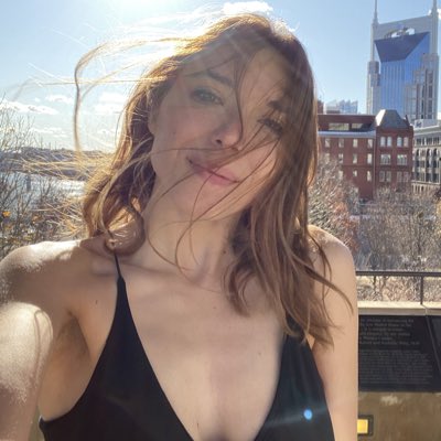 abs_simpson's tweet photo. Soaked by the sun, slowly coming undone. And honey, I feel fine. #NewProfilePic https://t.co/yJnUBJ6p1i