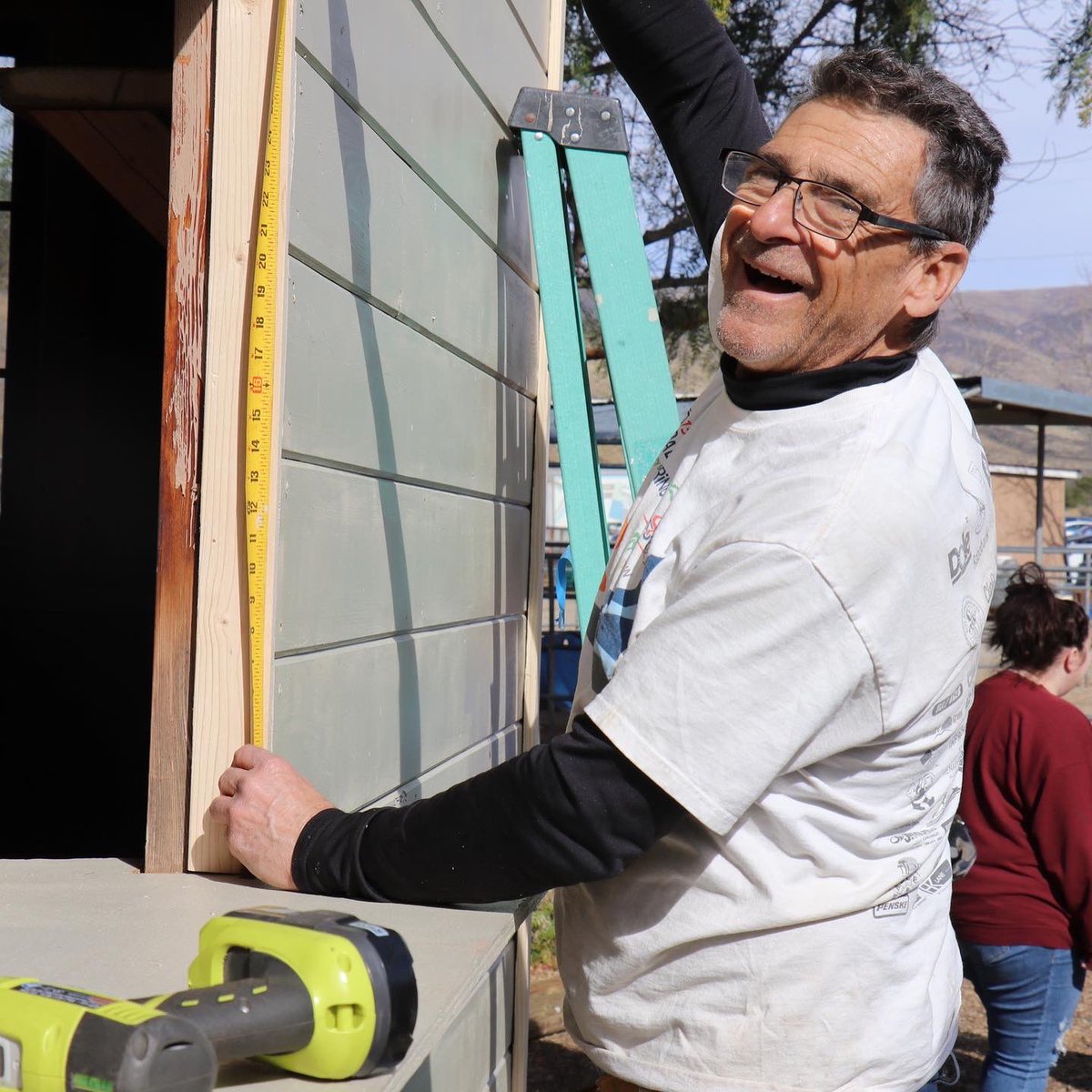 scvcoc's tweet photo. HOPWww Day of Service at Carousel Ranch with our Church family and community. So much fun rolling up our sleeves and working together! #scvcoc #Santaclaritachurchfamily #purpose #Hopeww #Hopedayofservice #Hopeday #hammertime🔨 #loveourchurch #carouselranch #equestriantherapy https://t.co/v0zLFv3SBx