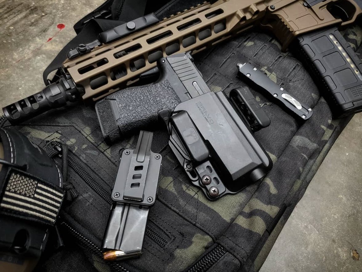 BravoHolsters's tweet photo. Some of my EDC and a rifle.
Does anyone legit EDC a rifle in your vehicle? Anyone absolutely against that idea?
. . .
Repost form @i.shoot.guns
#gunsdailyusa #gunsofinstagram #pewpewdaily #bossweapon #sigsauer #p365 #raidanweapons #microtech #technaclip #ishootguns https://t.co/akPBHeR1b7