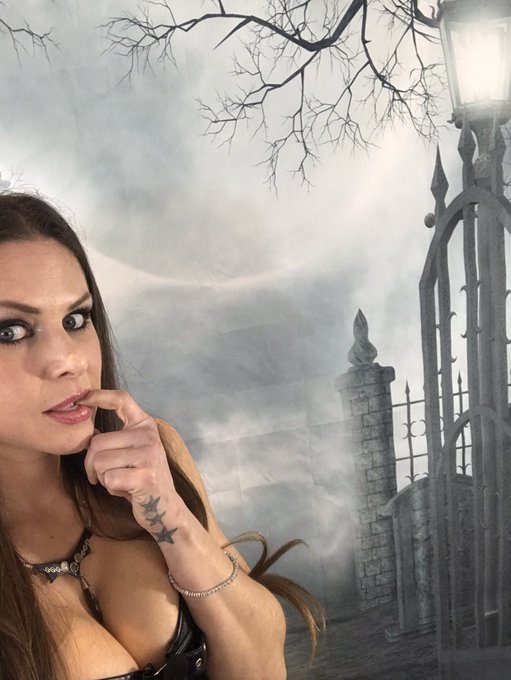 Stay safe tonight y&rsquo;all https://t.co/3oMx95Q2Es<a href="/tag/newprofilepic"class="tags"><span>#newprofilepic</span></a>