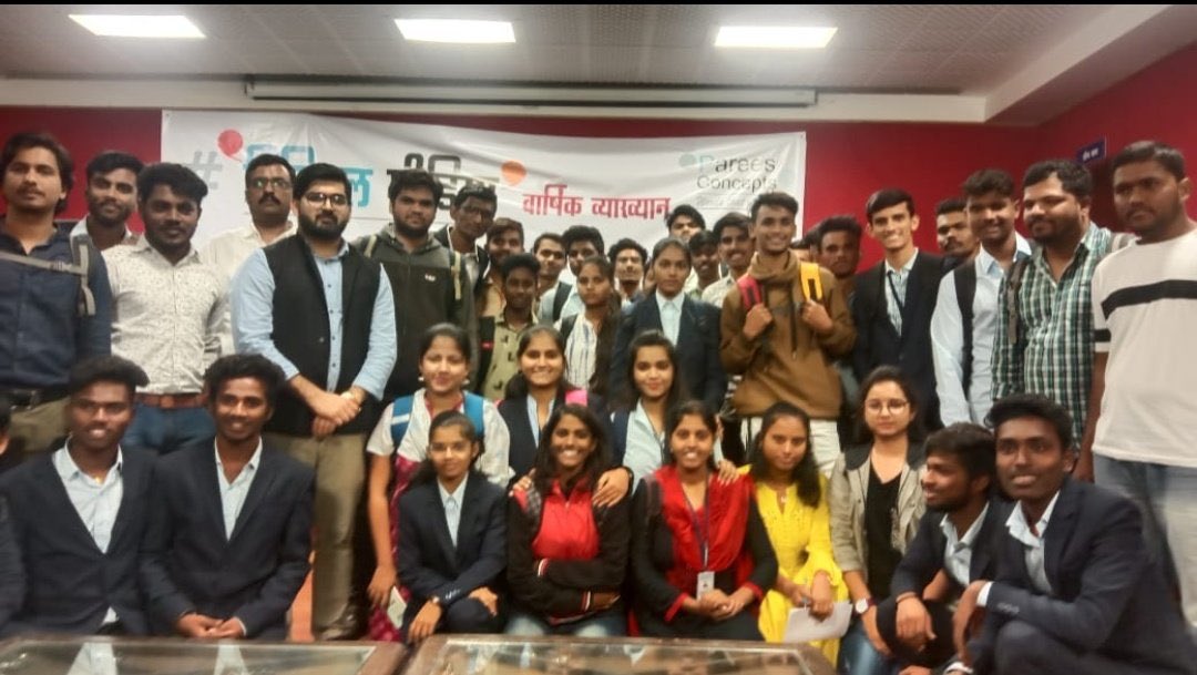 mp_college's tweet photo. मोबाईल पत्रकारीता या विषयावर आम्हाला अतिशय योग्य असं मार्गदर्शन केल्याबद्दल @iabhinavbhatt सर आपले मनापासून आभार. डिजीटल मीडियामधील स्थितंतर सांगितल्या @ParagKMT सर आपले तसेच हा कार्यक्रम आयोजीत केल्याबद्दल @gwishwan सर आपलेही मनापासून आभार. #म #मराठी #पुणे #Pune #MoJo #Media https://t.co/svEzXlGUhB