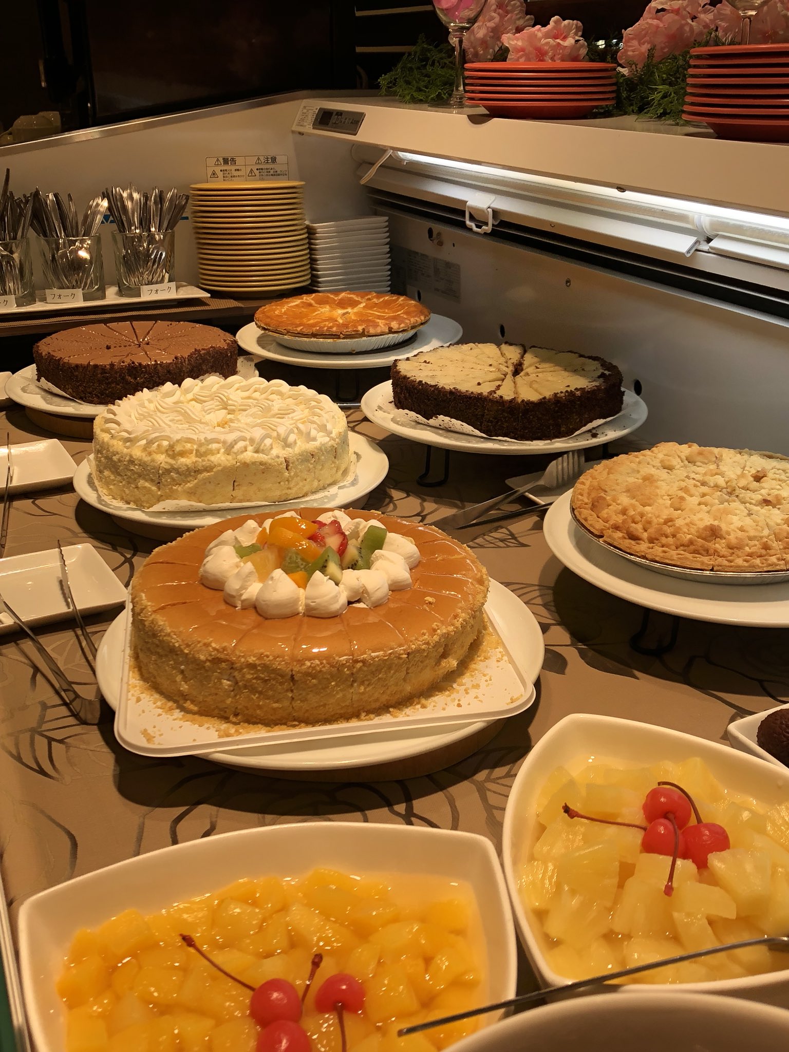 こじろー 今日のランチ 沖縄編 私と妻の大好物 ジミーのアップルパイがバイキングで食べれるアイランドグリル那覇店へ 妻がスイーツばかり食べてます Jimmys ランチ お腹ペコリン部 ランチバイキング ケーキ フードファイター降臨 沖縄 こじろー 今日のランチ 沖縄編 私と妻の大好物 ジミーのアップルパイがバイキングで食べれるアイランドグリル那覇店へ 妻がスイーツばかり食べてます Jimmys ランチ お腹ペコリン部 ランチバイキング ケーキ フードファイター降臨 沖縄