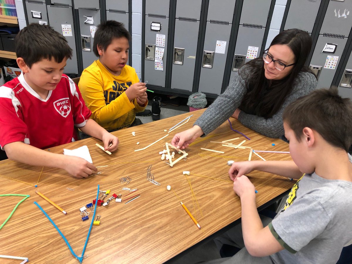 SchoolMckitrick's tweet photo. Grade 3/4 is learning about joinery in structures. They built structures with a number of different materials and used joinery materials to connect. #grade3and4. #structures https://t.co/LGFwY687Zq