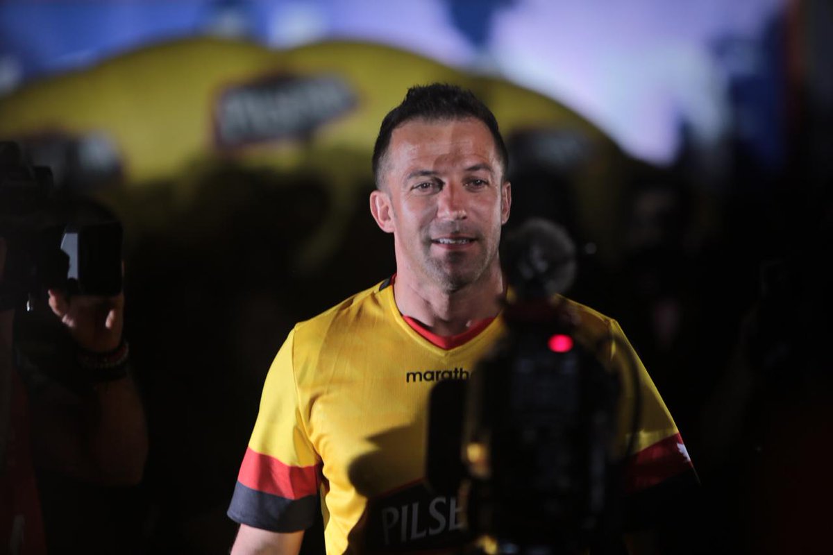 Libertadores's tweet photo. 🇮🇹⚽🇪🇨 ¡Para la historia! @BarcelonaSC celebra la #NocheAmarilla2020 con un invitado de lujo: @delpieroale.
⠀
🔜 El equipo ecuatoriano debutará en la #Libertadores el miércoles ante @ProgresoOficial por la Fase 1.

📸 @BarcelonaSC https://t.co/Oc4g9Zl4Ck