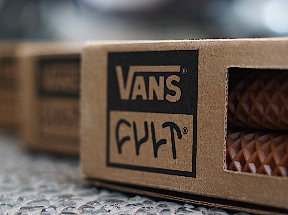 macadamcycle's tweet photo. Odi Cult X Vans Grip

Variant: black, gum, white
Condition: New 
Price: IDR 285.000

Whatsapp:081290719719
Buy Now: https://t.co/KnJifDS2s7

#fnfjb #roadbikeindonesia https://t.co/o85kNoPCQX