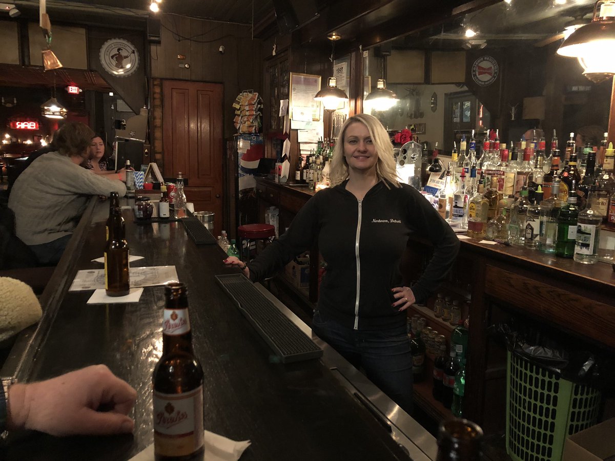 LoveDetroit1's tweet photo. After a tough Red Wings loss, no better stop than @TwoWayInn! #TwoWayInn @Daniell65180015 @DetroitRedWings #Strohs #drinkdetroit https://t.co/yIs3mDwv5h