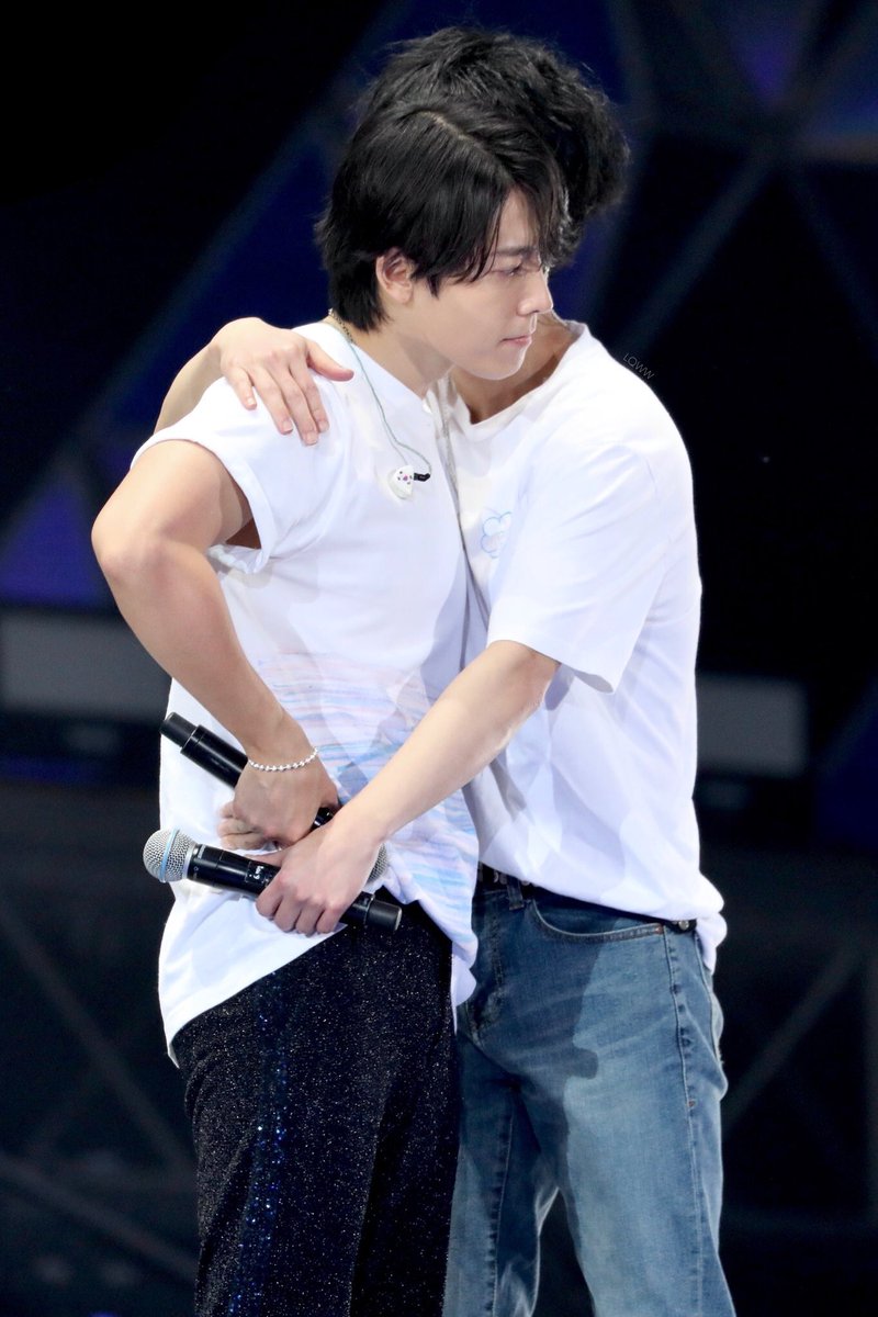chelsea870802's tweet photo. 沒事的！你很棒！雲哥抱！
©️貪吃嗜睡的胖紙
#Donghae #동해 #Yesung #예성
#이동해_힘내_이동해_사랑해 https://t.co/Nz4600imer