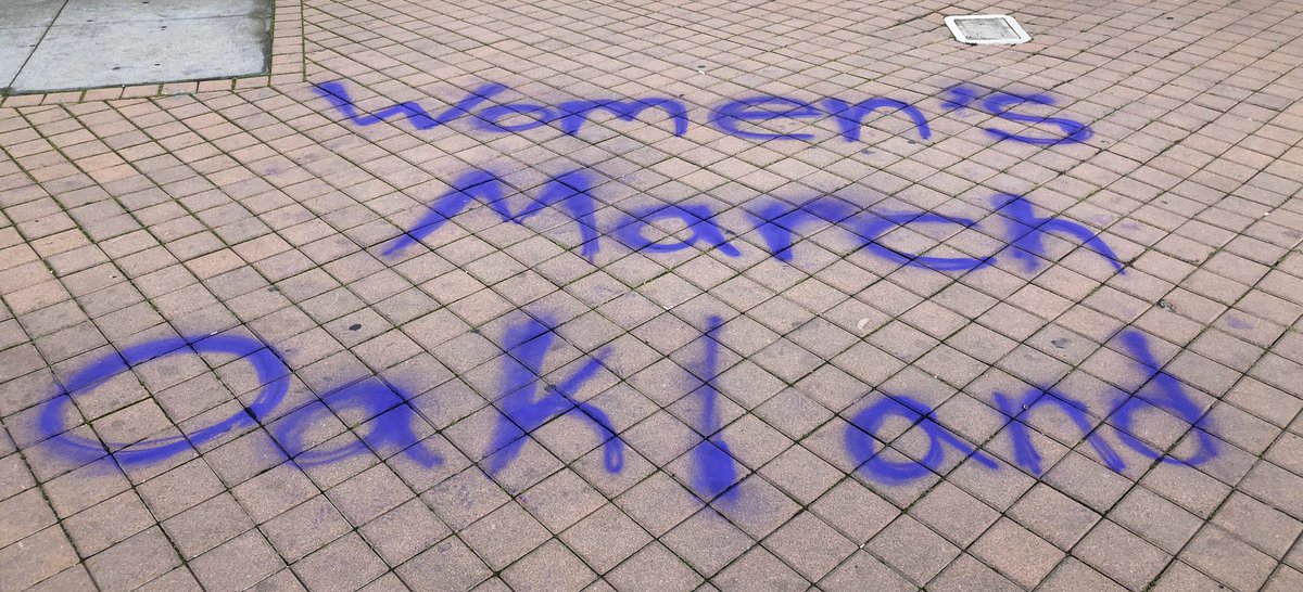 Mills4Warren's tweet photo. canvassing for Warren at the #WomensMarch2020 in Oakland was the perfect way to kick off the new semester !! send us a DM if you’re interested in getting involved with us on campus this year 🥳 https://t.co/APCUOVwH1U
