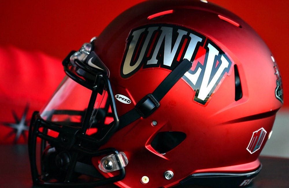 BrennonScott9's tweet photo. Blessed to receive a offer from UNLV #Bearebel https://t.co/h9LiLskVU1