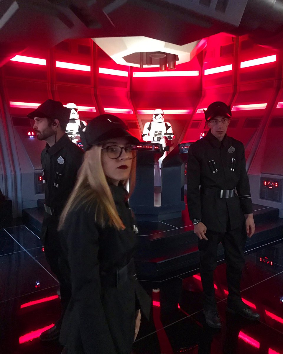 DISFIT4JnG's tweet photo. These guys are serious. The First Order doesn’t mess around @DisneylandToday @DisneylandAP #Disney #Disneyland #FirstOrder #DarkSide #WeDisney #StarWars #riseoftheresistance #riseofskywalker https://t.co/CjGnlyiVAA