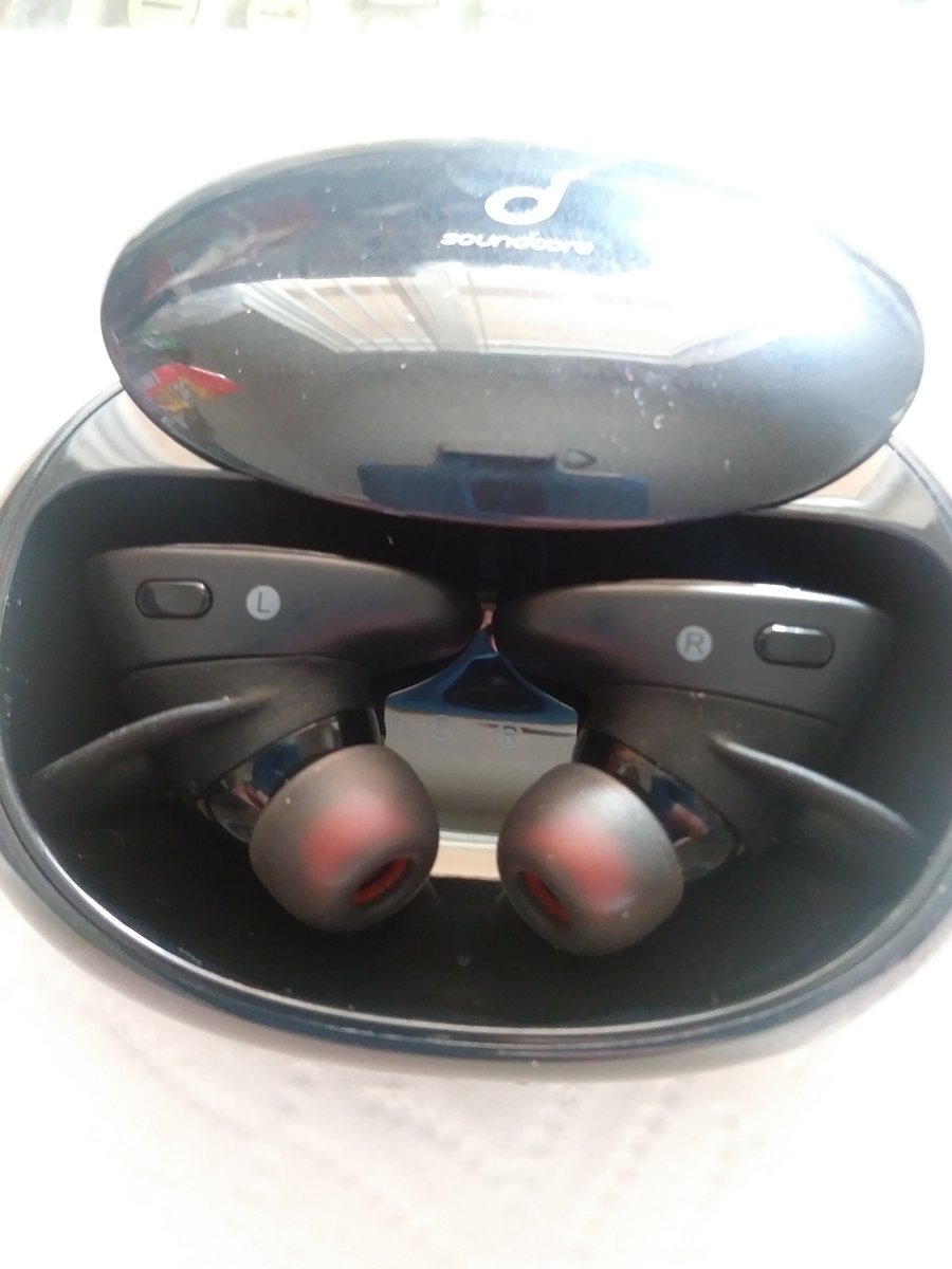 CasimiroMedia's tweet photo. Anker Soundcore Liberty 2 the best do far in my opinion with any Bluetooth wireless earbuds that i have ever purchase so far. Hands down worth my purchase ! 📱🎶🎧 @AnkerOfficial #soundcore #Anker #earbuds #Liberty2. (4.5/5)  🌟 https://t.co/vmalNBvSLY