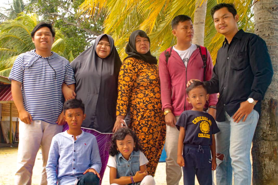 My little fam's 
*kami adalah satu, kami satu karena seorang ibu*