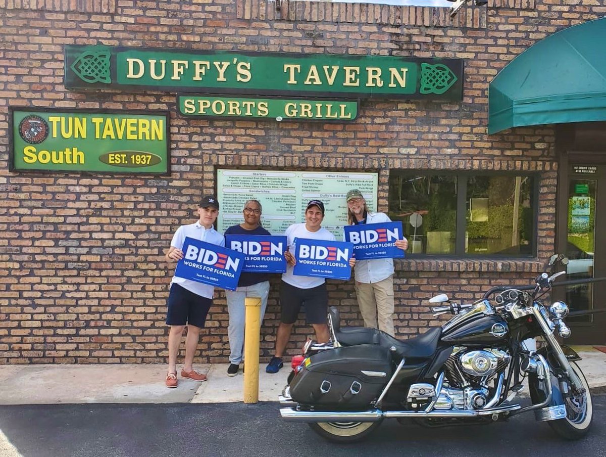 KamalaforFL's tweet photo. 305 is ridin’ with Biden! ⁣
⁣
#TeamJoe #305forJoe https://t.co/Ohsyx2BNav