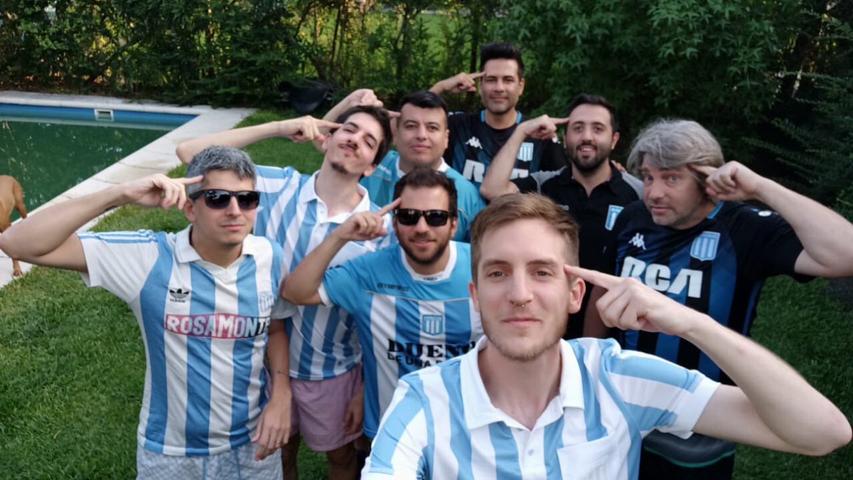 ruizlisandro's tweet photo. Nuevo encuentro racinguista con los amigos de #UGDC y esta vez con un gran invitado @Hachita
Cómo los quiero a estos pibes!
#Racing https://t.co/djR1pooLmm