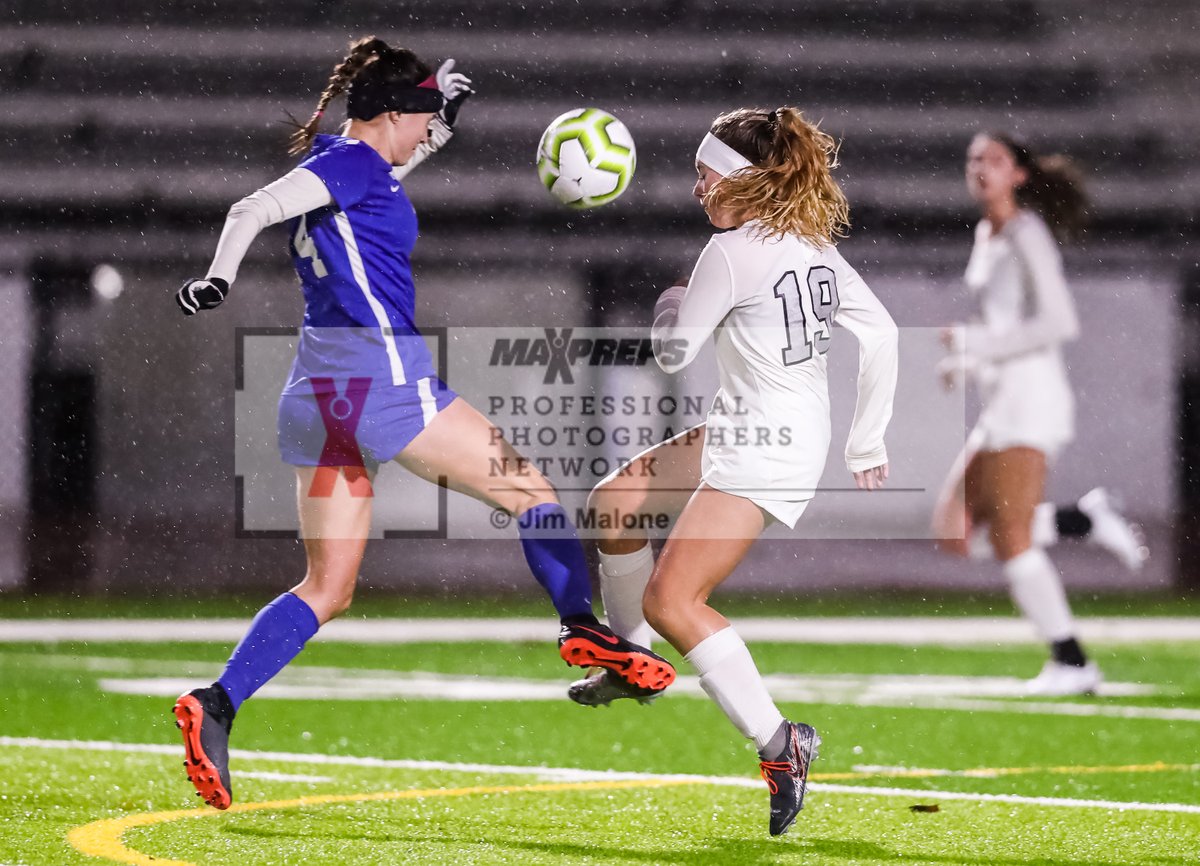 JimMalonePhotos's tweet photo. #EBAL Women's #soccer in the rain, #FoothillHS vs. #MonteVista 1/16/20 #1GuySportsPhoto #Maxpreps @MVWomensSoccer @foothillfalcons https://t.co/qqNek2rNPt