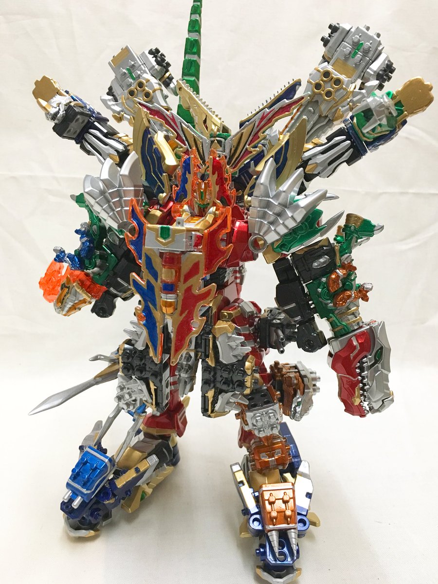 ギガントキシリュウオー 3体の騎士竜が竜装合体して完成！「ギガントキシリュウオー