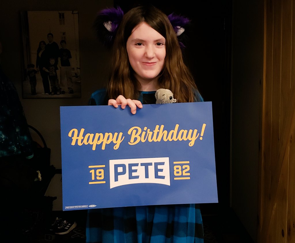 jodimasters's tweet image. We got to sing Happy Birthday to @PeteButtigieg while we held up happy birthday signs and I got to give him a hug--even though I'm not a hugger 💙 Today's ROTR: #Joy
Impressed as always by his stump speech and his on-the-spot answers. He just keeps getting better! #TeamPete