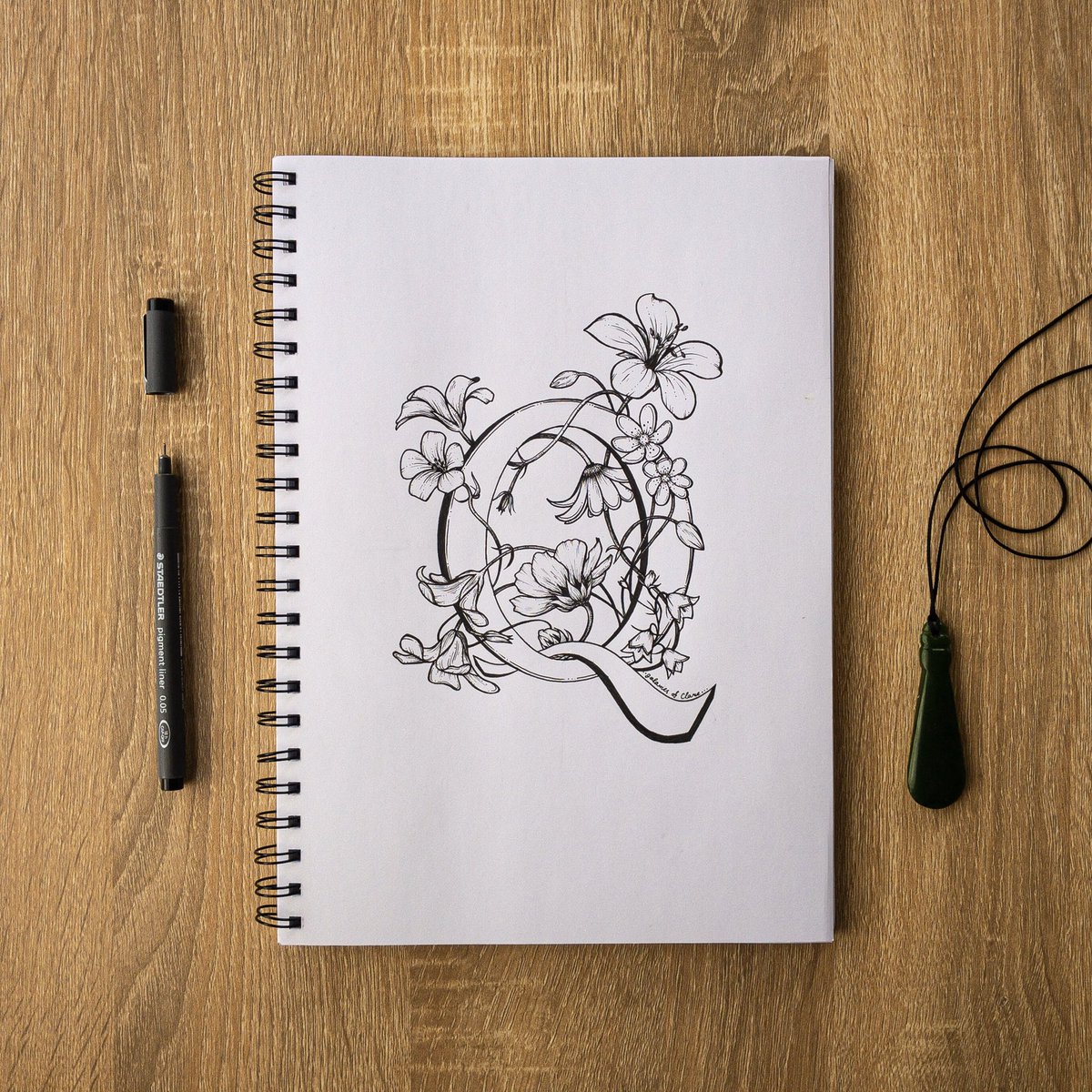 galaxiesofclare's tweet photo. Tattoo idea loosely inspired by the book I’m reading, Queen of Nothing by Holly Black 🖤👑

#tattoo #tattooidea #flowers #queenofnothing #ink #traditionalart #queen #illustration #lineart #geraniums #cosmos #sonatawhite #bellflower https://t.co/DG9212MPD6