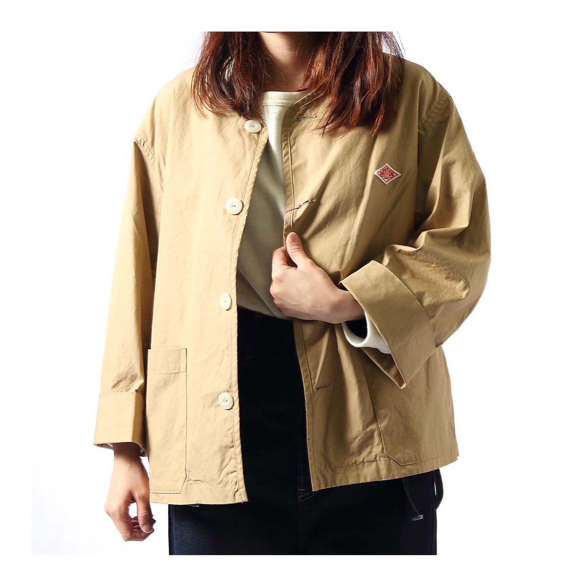 bigamericanshop's tweet image. ワークウェアとしての機能性にこだわりつつ、
立体的なパターンによる洗練されたルックスに
仕上げたノーカラーワークジャケット。

薄手で軽い着心地なのに
しっかり丈夫なダウンプルーフ仕様。

#danton
#ダントン
#downproof
#nocollarjacket 
#nocollar
#workwear
#work
#workjacket