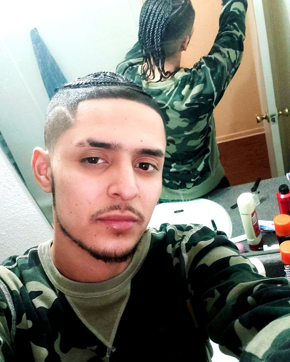 EriquezD's tweet photo. #hangtime https://t.co/znbguwHqG4