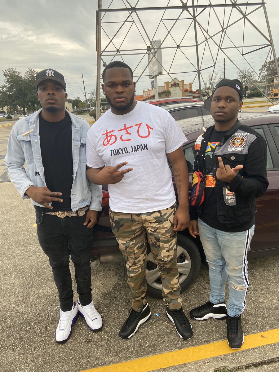 niggaa_lodean's tweet image. Same niggas different days! #FirstNiece💓