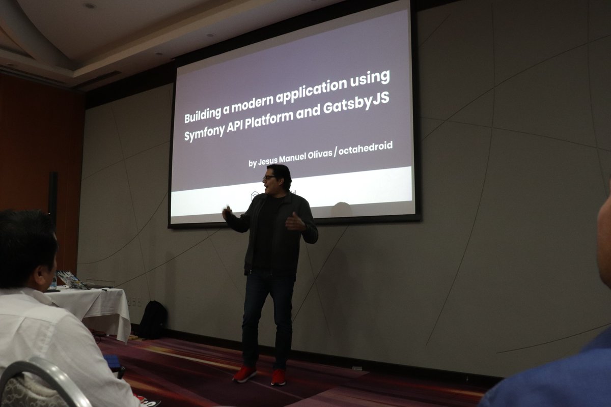 CodigoSoftware's tweet image. Cerrando el ciclo de conferencias #PHPQRO2020 con una charla súper interesante de Jesus Manuel Olivas @jmolivas  titulada Symfony API Platform.