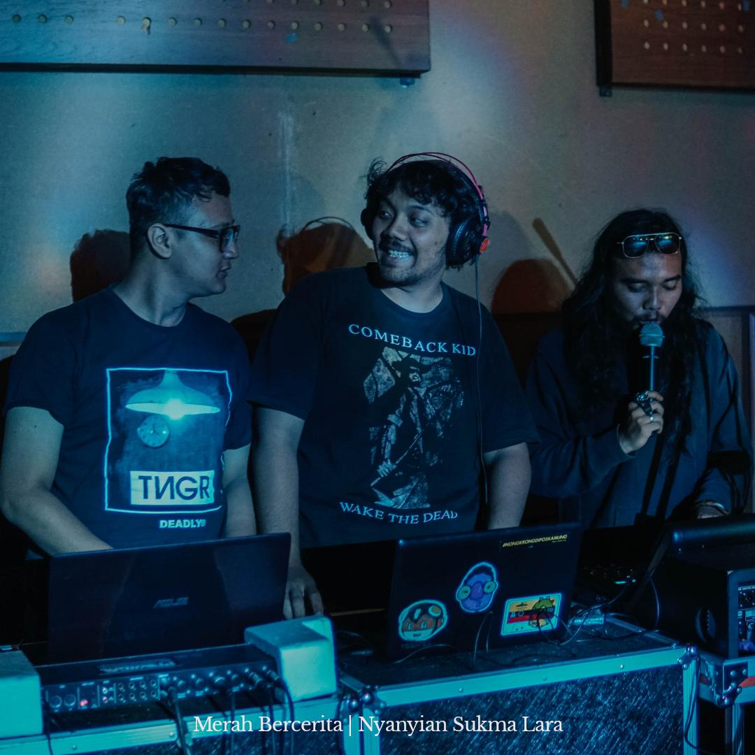 Kepada yang terlibat, kepada yang meluangkan waktu untuk datang ke tempat, dan kepada do'a-do'a baik, kami menerima kasih kalian dengan bahagia, mari melebur dengan cerita kami selanjutnya 🙏

Acara ini dipersembahkan Oleh <a href="/localnatives/">Local Natives</a>.id
Dokumentasi @ardycahyo_