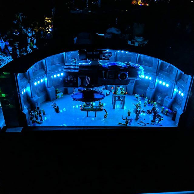 BZP_Tweets's tweet photo. Spaceship in a spacedock. @brickfair #brickfair #bfal #worldoflights #LEGO https://t.co/QHnfykM4b9